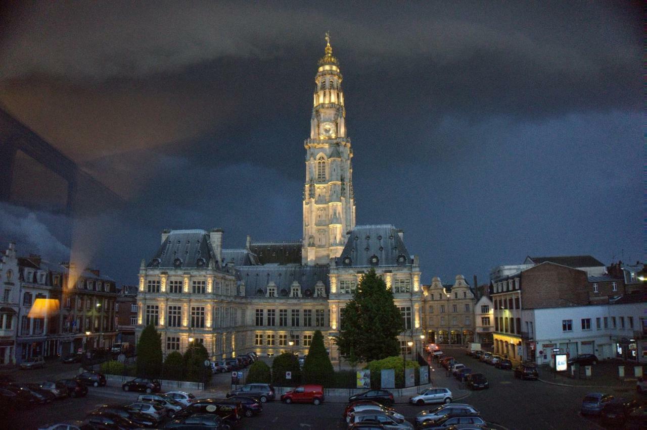 T2 Sur Les Places Arras Exterior foto